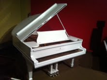 WHITE STEINWAY PIANO O